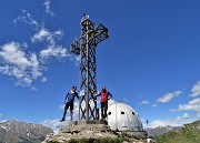 71 Alla croce di vetta e Bivacco Locatelli (1656 m)